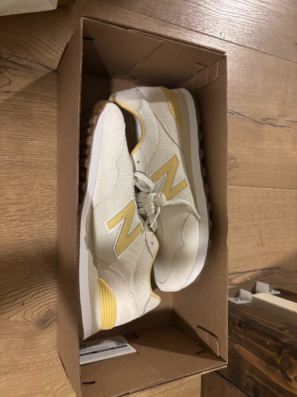 New Balance 515 V3 Sneaker Women's 9080 - yellow 8.5